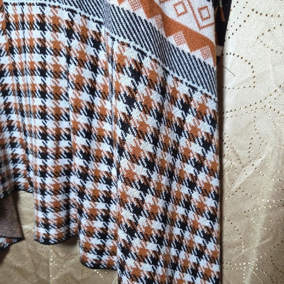 Joseph Black and White Chevron Poncho - Picture 3 of 6